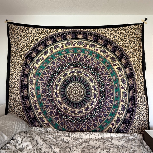 Large Mandalla Wall Tapestry - Picture 1 of 6